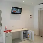 فندق مبيت وإفطار Bouganville Stegna 4*
