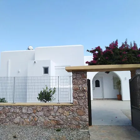 فندق مبيت وإفطار Bouganville Stegna 4*