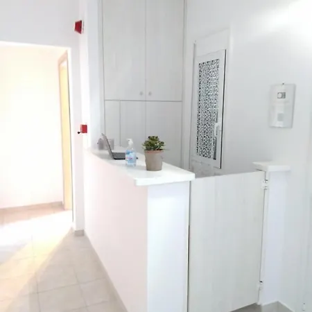 לינה וארוחת בוקר Bouganville Stegna ארכאנגלוס