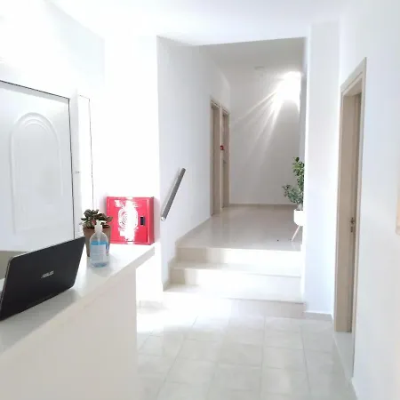 Bed & Breakfast Bouganville Stegna