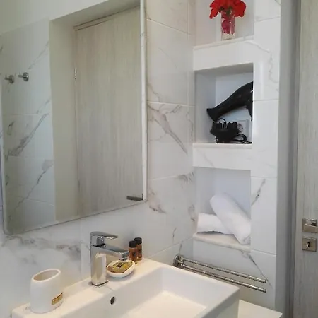 לינה וארוחת בוקר Bouganville Stegna