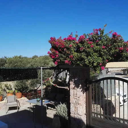 לינה וארוחת בוקר Bouganville Stegna ארכאנגלוס