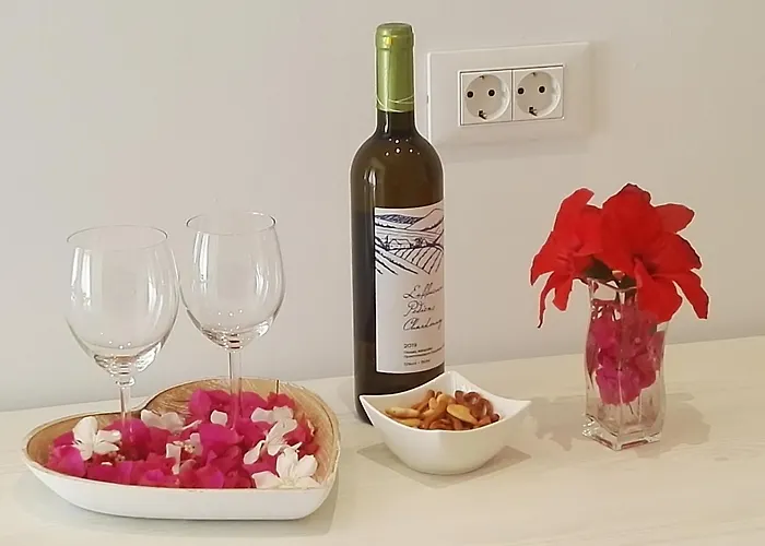 Bouganville Stegna B&B 아크앤젤로스