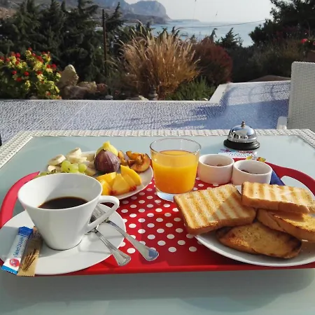 Alojamento de Acomodação e Pequeno-almoço Bouganville Stegna 4*